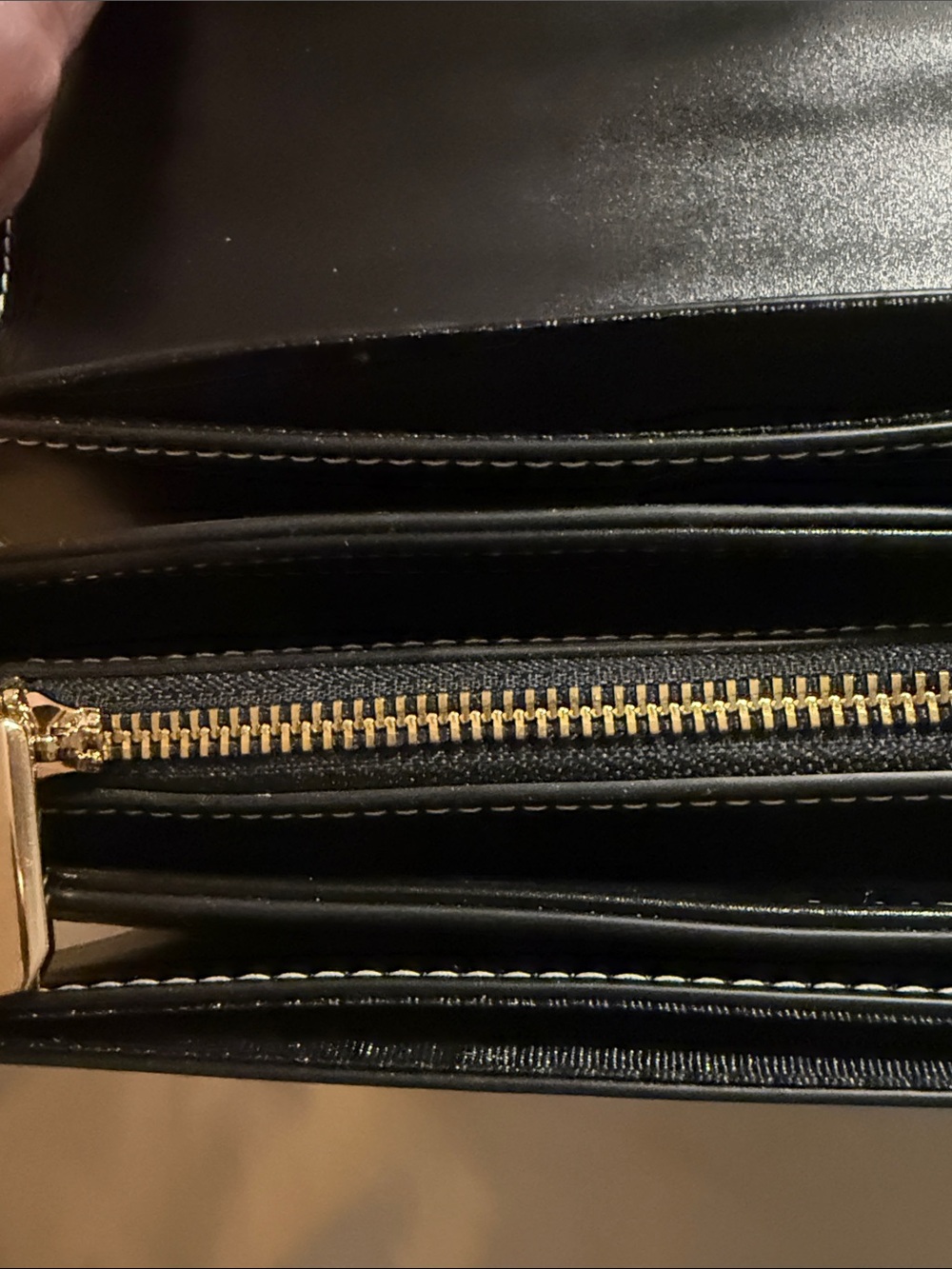 Black Crossbody Handbag with Gold Chain Accent - Picture 4 of 4